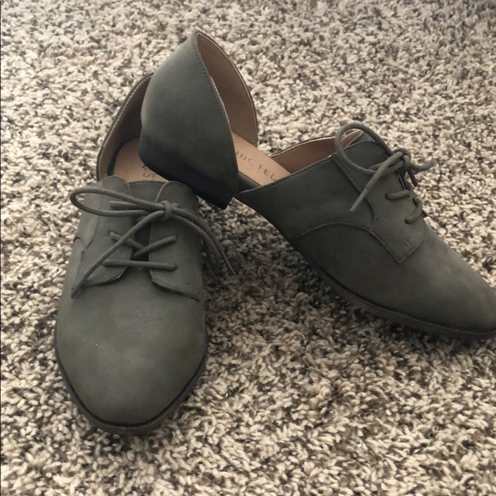 Olive green restricted flats